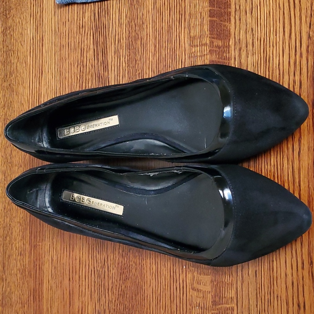 BCBGGENERATION “Alonso” Black Suede & Patent Leather Flats